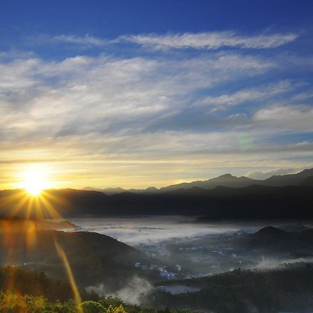 Sun Moon Lake Jinlongshan Bnb หยูฉี ภายนอก รูปภาพ